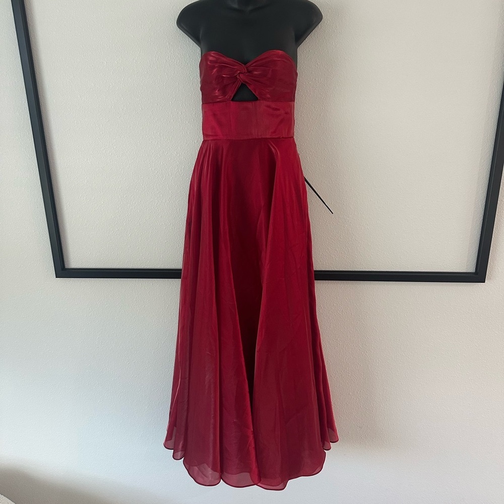 Jules&Cleo Elegant Strapless Red Evening Dress - Picture 3 of 13